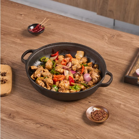 WANGYUANJI 11Cast Iron Wok With Dual Handles And Wooden Lid, Uncoated Frying Pan For Gas And IH, Chinese Thickened Pancake Pan, Stir-frying And IH Universal, With Free Steel Wire Ball Shopway.